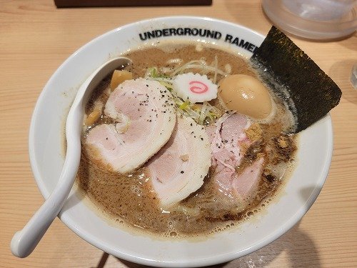 頑者アンダーグラウンドラーメン